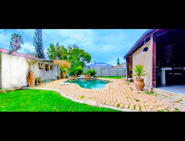 5 BEDROOM HOUSE FOR SALE IN GEORGE EAST